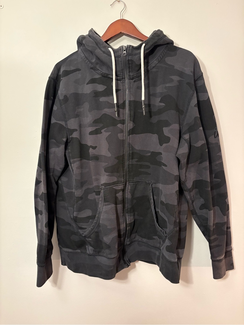 Imperial Motion Black Camo Full-Zip Hoodie — Size L 🖤